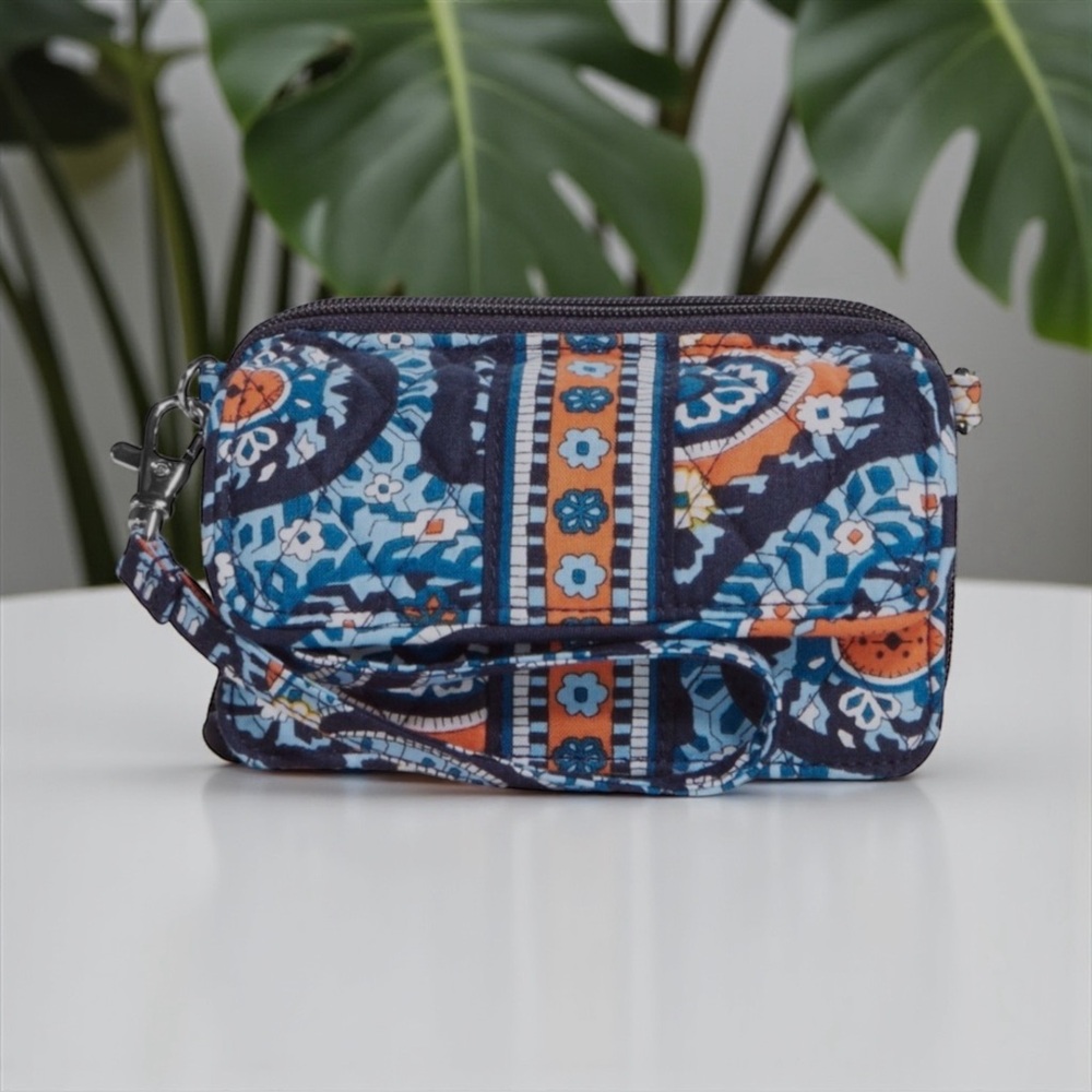 💙🧡VERA BRADLEY💙🧡Marrakesh All in One Wristlet in Cotton/NWOT